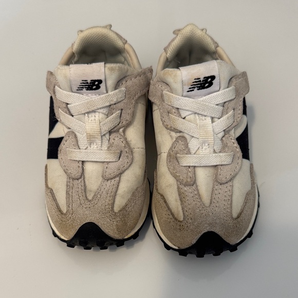 Toddler Girls New Balance 327 Hook N Loop Shoes 5T - Picture 2 of 5
